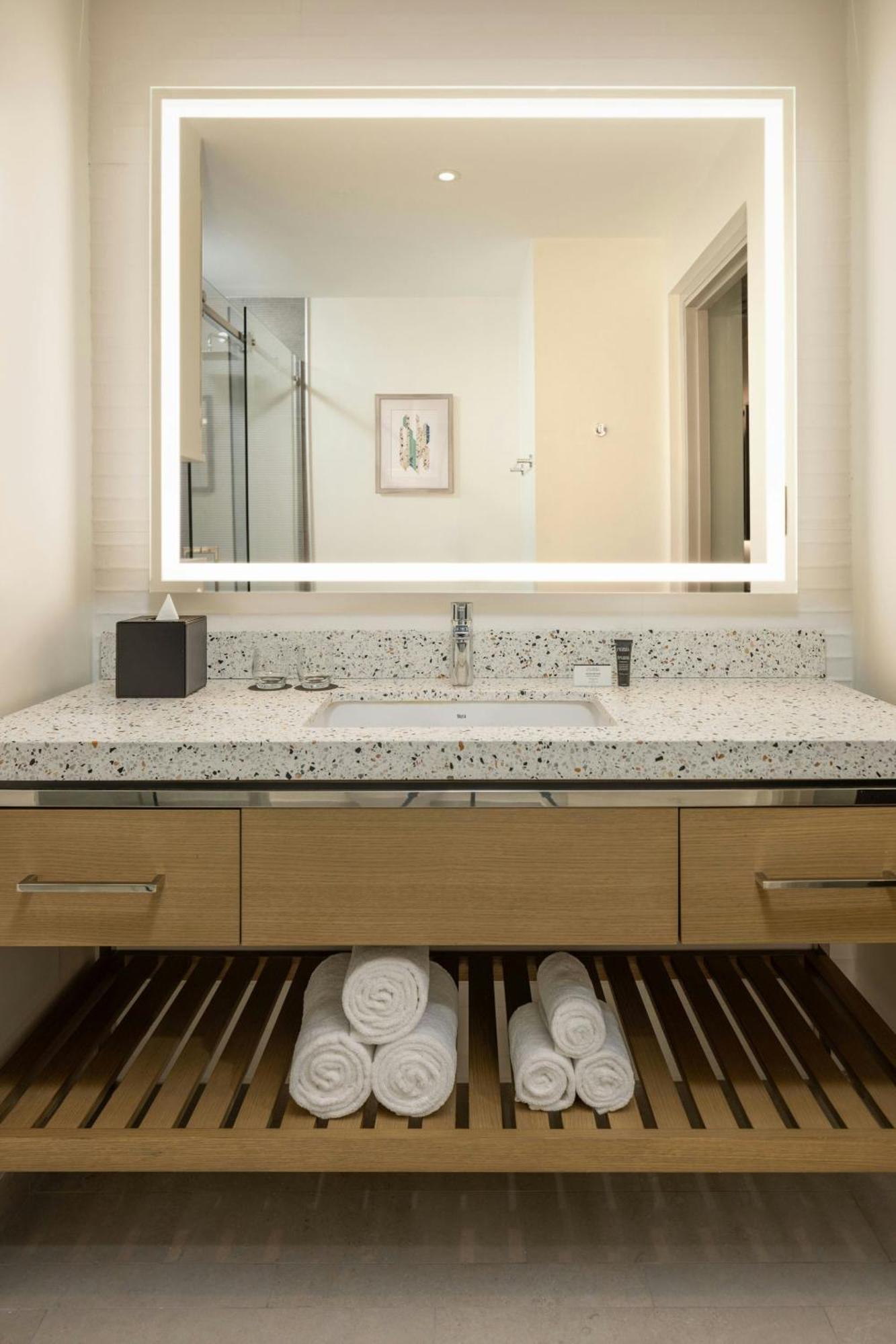 Hotel Courtyard By Marriott Curacao Willemstad Esterno foto